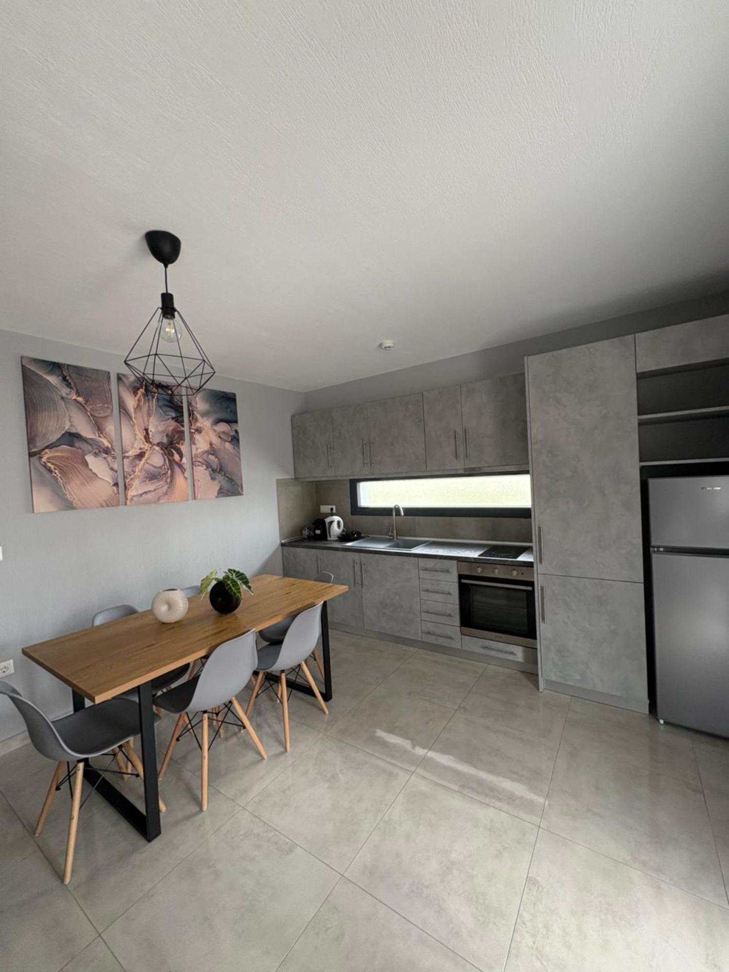 Elinor Apartments Flogita Exteriér fotografie